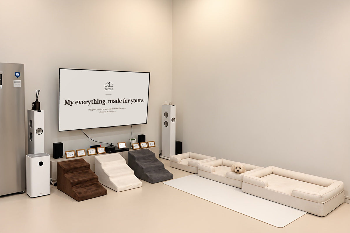 The Mitodo showroom at Gambas: Mitodo Kumo beds and Sora stairs along the wall, with the Mitodo logo on the TV